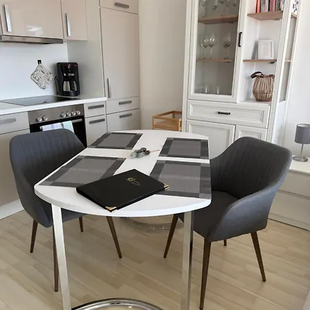 Heiter -ruhig - Balkon - Stellplatz - Wlan - Vollausstattung - Entspannung Am Rande Der 3 Gleichen *